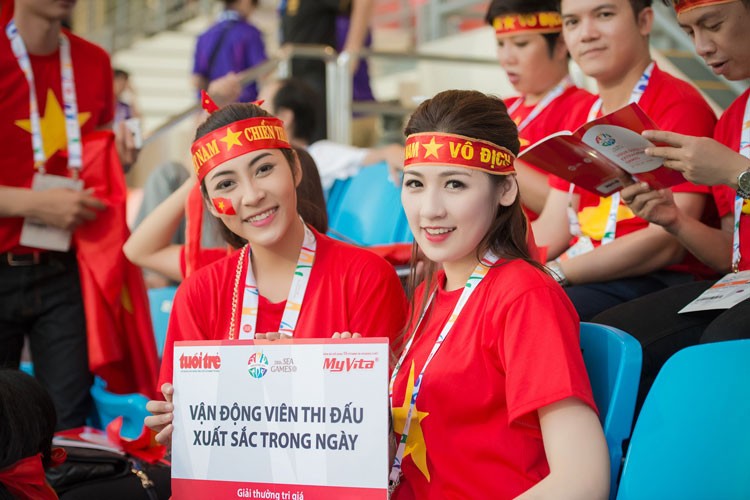 Tu Anh dien ao co do sao vang co vu U23 VN-Hinh-2